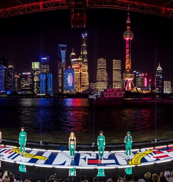 TOMMY HILFIGER | Δες όλα όσα έγιναν στο "See now, buy now" runway event στη Σανγκάη