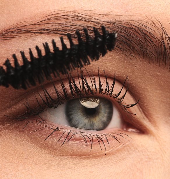 Αυτή η κρεμώδης mascara αυξάνει έως και 200% τον όγκο των βλεφαρίδων σου