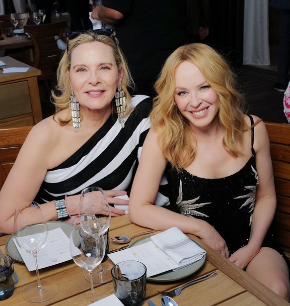 H Kim Cattrall &#x3BA;&#x3B1;&#x3B9; &#x3B7; Kylie Minogue &#x3C3;&#x3C4;&#x3B7;&#x3BD; &#x395;&#x3BB;&#x3BB;&#x3AC;&#x3B4;&#x3B1; | &#x394;&#x3B9;&#x3B1;&#x3C3;&#x3BA;&#x3AD;&#x3B4;&#x3B1;&#x3C3;&#x3B1;&#x3BD; &#x3C3;&#x3B5; &#x3C0;&#x3AC;&#x3C1;&#x3C4;&#x3B9; &#x3C3;&#x3C4;&#x3B7;&#x3BD; &#x391;&#x3B8;&#x3B7;&#x3BD;&#x3B1;&#x3CA;&#x3BA;&#x3AE; &#x3A1;&#x3B9;&#x3B2;&#x3B9;&#x3AD;&#x3C1;&#x3B1;