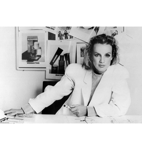 Present Tense | &#x39C;&#x3AF;&#x3B1; &#x3AD;&#x3BA;&#x3B8;&#x3B5;&#x3C3;&#x3B7; &#x3B1;&#x3C6;&#x3B9;&#x3B5;&#x3C1;&#x3C9;&#x3BC;&#x3AD;&#x3BD;&#x3B7; &#x3C3;&#x3C4;&#x3B7;&#x3BD; Jil Sander