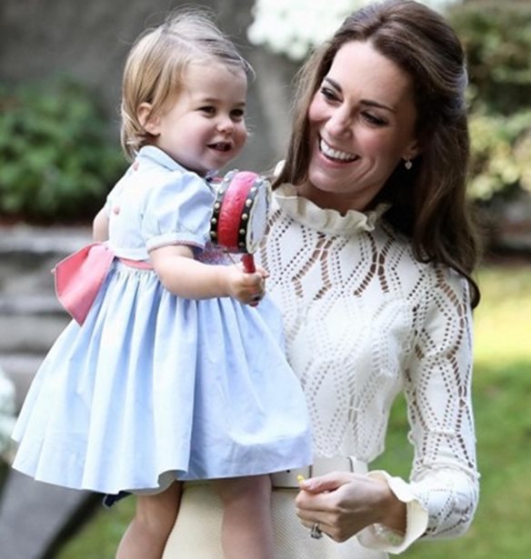 H Kate Middleton &#x3B5;&#x3AF;&#x3BD;&#x3B1;&#x3B9; &#x3AD;&#x3B3;&#x3BA;&#x3C5;&#x3BF;&#x3C2; &#x3C3;&#x3C4;&#x3BF; &#x3C4;&#x3C1;&#x3AF;&#x3C4;&#x3BF; &#x3C0;&#x3B1;&#x3B9;&#x3B4;&#x3AF; &#x3C4;&#x3B7;&#x3C2;!