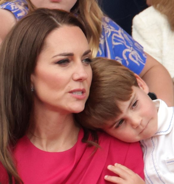 &#x397; Kate Middleton &#x3BA;&#x3AC;&#x3BD;&#x3B5;&#x3B9; &#x3AD;&#x3BD;&#x3B1; &#x3C3;&#x3C0;&#x3AC;&#x3BD;&#x3B9;&#x3BF; &#x3C3;&#x3C7;&#x3CC;&#x3BB;&#x3B9;&#x3BF; &#x3B3;&#x3B9;&#x3B1; &#x3C4;&#x3BF;&#x3BD; 7&#x3C7;&#x3C1;&#x3BF;&#x3BD;&#x3BF; &#x3B3;&#x3B9;&#x3BF; &#x3C4;&#x3B7;&#x3C2;, Louis