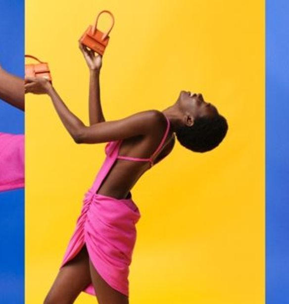 Jacquemus X Mytheresa | &#x391;&#x3BD;&#x3B1;&#x3BA;&#x3B1;&#x3BB;&#x3CD;&#x3C8;&#x3C4;&#x3B5; &#x3C4;&#x3B1; iconic &#x3BA;&#x3BF;&#x3BC;&#x3BC;&#x3AC;&#x3C4;&#x3B9;&#x3B1; &#x3C4;&#x3BF;&#x3C5; &#x3C3;&#x3C7;&#x3B5;&#x3B4;&#x3B9;&#x3B1;&#x3C3;&#x3C4;&#x3AE; &#x3C3;&#x3B5; &#x3BD;&#x3AD;&#x3B5;&#x3C2; &#x3BA;&#x3B1;&#x3BB;&#x3BF;&#x3BA;&#x3B1;&#x3B9;&#x3C1;&#x3B9;&#x3BD;&#x3AD;&#x3C2; &#x3B1;&#x3C0;&#x3BF;&#x3C7;&#x3C1;&#x3CE;&#x3C3;&#x3B5;&#x3B9;&#x3C2;