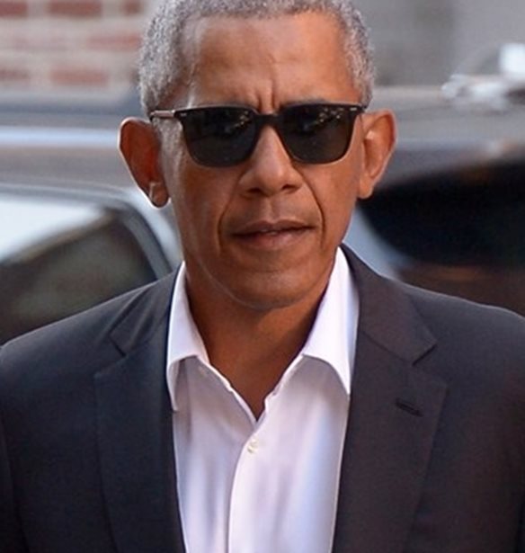 &#x39F; Barack Obama &#x3C0;&#x3AF;&#x3BD;&#x3B5;&#x3B9; &#x3C0;&#x3BF;&#x3C4;&#x3CC; &#x3C3;&#x3C4;&#x3B1; &#x3C3;&#x3BF;&#x3BA;&#x3AC;&#x3BA;&#x3B9;&#x3B1; &#x3C4;&#x3B7;&#x3C2; &#x3A3;&#x3AF;&#x3C6;&#x3BD;&#x3BF;&#x3C5;