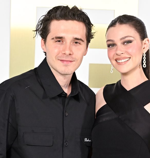 &#x39F; Brooklyn Beckham &#x3BA;&#x3CC;&#x3B2;&#x3B5;&#x3B9; &#x3BA;&#x3AC;&#x3B8;&#x3B5; &#x3B5;&#x3C0;&#x3B1;&#x3C6;&#x3AE; &#x3BC;&#x3B5; &#x3C4;&#x3BF;&#x3C5;&#x3C2; &#x3B3;&#x3BF;&#x3BD;&#x3B5;&#x3AF;&#x3C2; &#x3C4;&#x3BF;&#x3C5;, David &#x3BA;&#x3B1;&#x3B9; Victoria