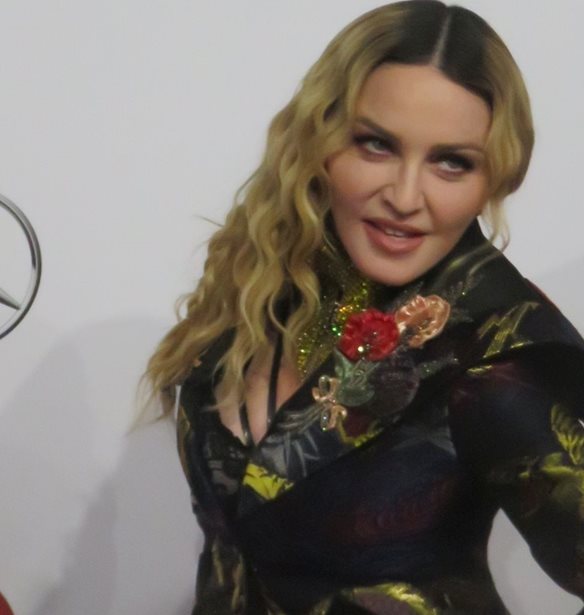 Madonna | &#x395;&#x3C4;&#x3BF;&#x3B9;&#x3BC;&#x3AC;&#x3B6;&#x3B5;&#x3B9; &#x3C4;&#x3B7; &#x3B4;&#x3B9;&#x3BA;&#x3AE; &#x3C4;&#x3B7;&#x3C2; &#x3C3;&#x3C5;&#x3BB;&#x3BB;&#x3BF;&#x3B3;&#x3AE; &#x3BC;&#x3B5; NFT &#x3B2;&#x3AF;&#x3BD;&#x3C4;&#x3B5;&#x3BF; &#x3BC;&#x3B5; &#x3C4;&#x3BF; avatar &#x3C4;&#x3B7;&#x3C2;