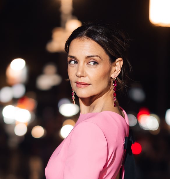 Katie Holmes | &#x3A4;&#x3BF; &#x3B4;&#x3CE;&#x3C1;&#x3BF; &#x3C0;&#x3BF;&#x3C5; &#x3C4;&#x3B7;&#x3C2; &#x3AD;&#x3BA;&#x3B1;&#x3BD;&#x3B5; &#x3B7; &#x3BA;&#x3CC;&#x3C1;&#x3B7; &#x3C4;&#x3B7;&#x3C2;, Suri &#x3B3;&#x3B9;&#x3B1; &#x3C4;&#x3B1; 46&#x3B1; &#x3B3;&#x3B5;&#x3BD;&#x3AD;&#x3B8;&#x3BB;&#x3B9;&#x3AC; &#x3C4;&#x3B7;&#x3C2;