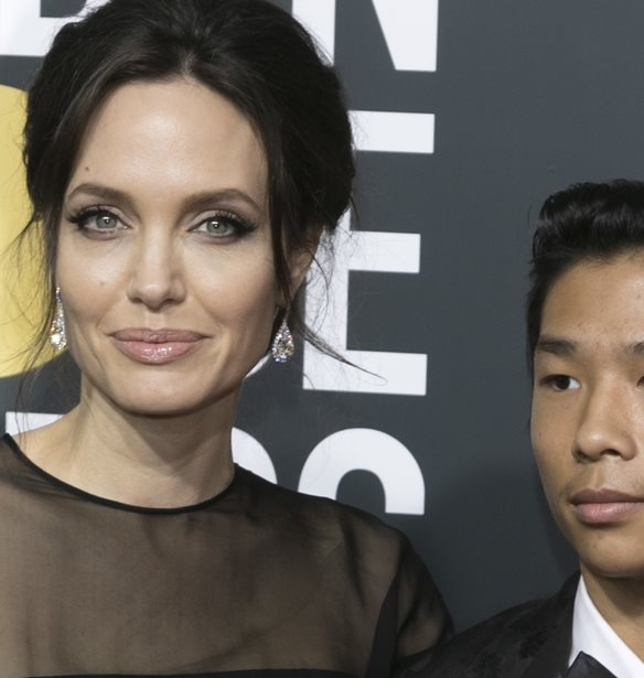 Angelina Jolie - Brad Pitt | &#x3A3;&#x3C4;&#x3BF; &#x3BD;&#x3BF;&#x3C3;&#x3BF;&#x3BA;&#x3BF;&#x3BC;&#x3B5;&#x3AF;&#x3BF; &#x3BF; &#x3B3;&#x3B9;&#x3BF;&#x3C2; &#x3C4;&#x3BF;&#x3C5;&#x3C2; &#x3BC;&#x3B5;&#x3C4;&#x3AC; &#x3B1;&#x3C0;&#x3CC; &#x3C4;&#x3C1;&#x3BF;&#x3C7;&#x3B1;&#x3AF;&#x3BF; &#x3B1;&#x3C4;&#x3CD;&#x3C7;&#x3B7;&#x3BC;&#x3B1;