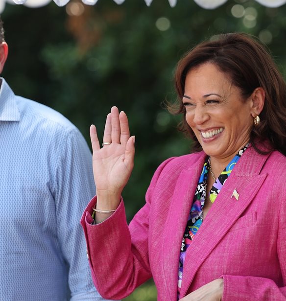 Kamala Harris | &#x3A4;&#x3BF; &#x3C4;&#x3B5;&#x3BB;&#x3B5;&#x3C5;&#x3C4;&#x3B1;&#x3AF;&#x3BF; &#x3BC;&#x3AE;&#x3BD;&#x3C5;&#x3BC;&#x3B1; &#x3C0;&#x3BF;&#x3C5; &#x3B5;&#x3C0;&#x3AD;&#x3BB;&#x3B5;&#x3BE;&#x3B5; &#x3BD;&#x3B1; &#x3C3;&#x3C4;&#x3B5;&#x3AF;&#x3BB;&#x3B5;&#x3B9; &#x3B1;&#x3C0;&#x3CC; &#x3C4;&#x3B7; &#x3B8;&#x3AD;&#x3C3;&#x3B7; &#x3C4;&#x3B7;&#x3C2; &#x3B1;&#x3BD;&#x3C4;&#x3B9;&#x3C0;&#x3C1;&#x3BF;&#x3AD;&#x3B4;&#x3C1;&#x3BF;&#x3C5; &#x3C4;&#x3C9;&#x3BD; &#x397;&#x3A0;&#x391;