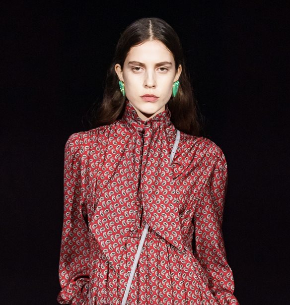 &#x39F; &#x3BF;&#x3AF;&#x3BA;&#x3BF;&#x3C2; Balenciaga &#x3B1;&#x3BD;&#x3B1;&#x3BA;&#x3AC;&#x3BB;&#x3C5;&#x3C8;&#x3B5; &#x3AD;&#x3BD;&#x3B1;&#x3BD; &#x3C0;&#x3BF;&#x3BB;&#x3CD; &#x3B1;&#x3BA;&#x3C1;&#x3B9;&#x3B2;&#x3CC; &#x3C4;&#x3C1;&#x3CC;&#x3C0;&#x3BF; &#x3B3;&#x3B9;&#x3B1; &#x3BD;&#x3B1; &#x3BC;&#x3AD;&#x3BD;&#x3BF;&#x3C5;&#x3BC;&#x3B5; &#x3B5;&#x3BD;&#x3C5;&#x3B4;&#x3B1;&#x3C4;&#x3C9;&#x3BC;&#x3AD;&#x3BD;&#x3B5;&#x3C2;