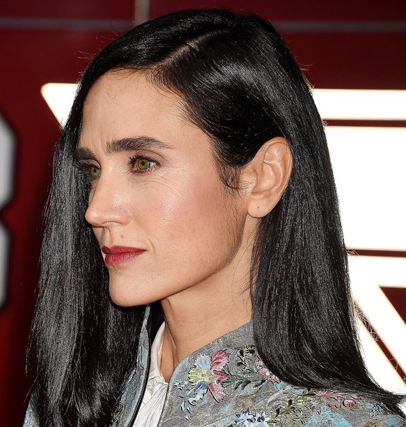 Jennifer Connelly: &quot;&#x388;&#x3BB;&#x3B1;&#x3BC;&#x3C8;&#x3B5;&quot; &#x3C3;&#x3C4;&#x3BF; red carpet &#x3BC;&#x3B5; shorts Louis Vuitton