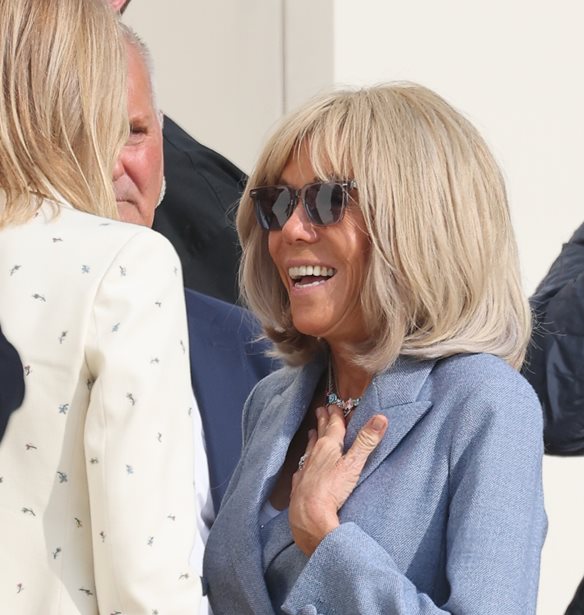 Μετά τον σάλο, η Βrigitte Macron ζητά συγγνώμη από τις "γυναίκες θύματα" αλλά δεν μετανιώνει για όσα είπε