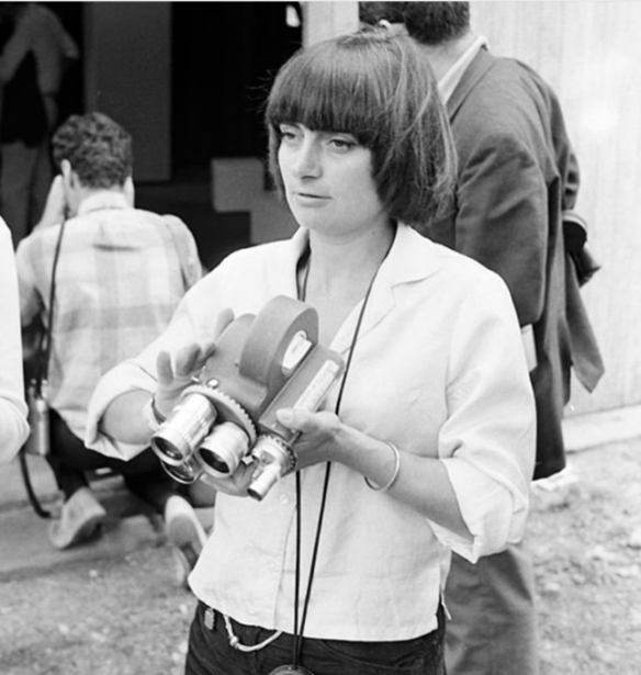 Agn&#xE8;s Varda: &#x39A;&#x3C5;&#x3BA;&#x3BB;&#x3BF;&#x3C6;&#x3BF;&#x3C1;&#x3B5;&#x3AF; &#x3BC;&#x3B9;&#x3B1; &#x3BF;&#x3BB;&#x3BF;&#x3BA;&#x3BB;&#x3B7;&#x3C1;&#x3C9;&#x3BC;&#x3AD;&#x3BD;&#x3B7; &#x3B1;&#x3BD;&#x3B8;&#x3BF;&#x3BB;&#x3BF;&#x3B3;&#x3AF;&#x3B1; &#x3C4;&#x3B7;&#x3C2; &#x3C3;&#x3C0;&#x3BF;&#x3C5;&#x3B4;&#x3B1;&#x3AF;&#x3B1;&#x3C2; &#x3BA;&#x3B9;&#x3BD;&#x3B7;&#x3BC;&#x3B1;&#x3C4;&#x3BF;&#x3B3;&#x3C1;&#x3B1;&#x3C6;&#x3AF;&#x3C3;&#x3C4;&#x3C1;&#x3B9;&#x3B1;&#x3C2;