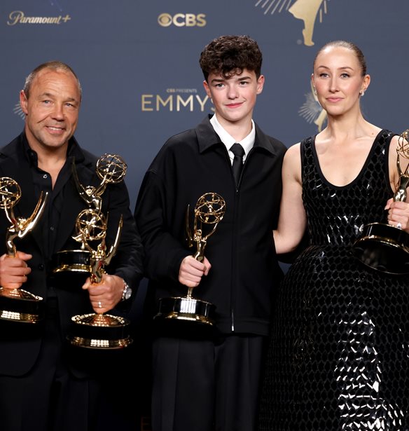 Emmys 2025 | &#x39F;&#x3B9; &#x3BC;&#x3B5;&#x3B3;&#x3AC;&#x3BB;&#x3BF;&#x3B9; &#x3BD;&#x3B9;&#x3BA;&#x3B7;&#x3C4;&#x3AD;&#x3C2; &#x3C4;&#x3B7;&#x3C2; &#x3B2;&#x3C1;&#x3B1;&#x3B4;&#x3B9;&#x3AC;&#x3C2; - &#x3A0;&#x3BF;&#x3B9;&#x3B1; &#x3C3;&#x3B5;&#x3B9;&#x3C1;&#x3AC; &#x3B1;&#x3C0;&#x3AD;&#x3C3;&#x3C0;&#x3B1;&#x3C3;&#x3B5; 13 &#x3B2;&#x3C1;&#x3B1;&#x3B2;&#x3B5;&#x3AF;&#x3B1;;