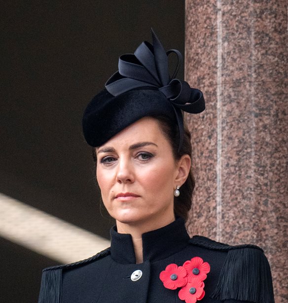 Kate Middleton | &#x39C;&#x3B5; custom Alexander McQueen &#x3C0;&#x3B1;&#x3BB;&#x3C4;&#x3CC; &#x3C3;&#x3C4;&#x3B7; Remembrance Day