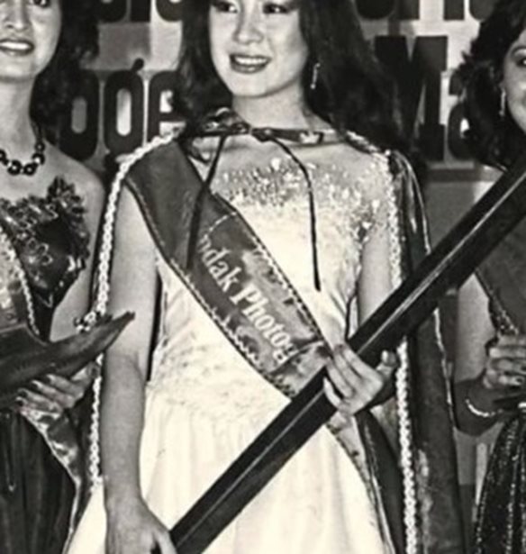 &#x39C;ichelle Yeoh | &#x38C;&#x3C4;&#x3B1;&#x3BD; &#x3B7; &#x3B2;&#x3C1;&#x3B1;&#x3B2;&#x3B5;&#x3C5;&#x3BC;&#x3AD;&#x3BD;&#x3B7; &#x3BC;&#x3B5; &#x38C;&#x3C3;&#x3BA;&#x3B1;&#x3C1; &#x3B7;&#x3B8;&#x3BF;&#x3C0;&#x3BF;&#x3B9;&#x3CC;&#x3C2; &#x3B5;&#x3AF;&#x3C7;&#x3B5; &#x3BA;&#x3B5;&#x3C1;&#x3B4;&#x3AF;&#x3C3;&#x3B5;&#x3B9; &#x3C4;&#x3BF;&#x3BD; &#x3C4;&#x3AF;&#x3C4;&#x3BB;&#x3BF; &#x39C;&#x3B9;&#x3C2; &#x39C;&#x3B1;&#x3BB;&#x3B1;&#x3B9;&#x3C3;&#x3AF;&#x3B1; &#x3B3;&#x3B9;&#x3B1; &#x3BD;&#x3B1; &#x3B5;&#x3BA;&#x3B4;&#x3B9;&#x3BA;&#x3B7;&#x3B8;&#x3B5;&#x3AF; &#x3C4;&#x3B7;&#x3BD; &#x3BC;&#x3B7;&#x3C4;&#x3AD;&#x3C1;&#x3B1; &#x3C4;&#x3B7;&#x3C2;