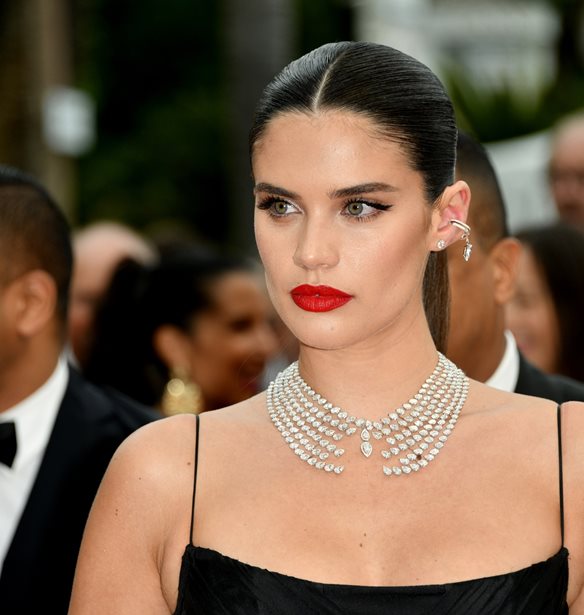 Party hair | 3 stylish &#x3C7;&#x3C4;&#x3B5;&#x3BD;&#x3AF;&#x3C3;&#x3BC;&#x3B1;&#x3C4;&#x3B1; &#x3B3;&#x3B9;&#x3B1; &#x3C4;&#x3B9;&#x3C2; &#x3C0;&#x3B9;&#x3BF; festive &#x3B5;&#x3BC;&#x3C6;&#x3B1;&#x3BD;&#x3AF;&#x3C3;&#x3B5;&#x3B9;&#x3C2;