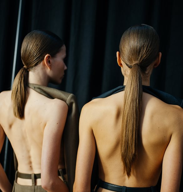 Liquid hair | &#x3A0;&#x3CE;&#x3C2; &#x3B8;&#x3B1; &#x3BA;&#x3AC;&#x3BD;&#x3B5;&#x3B9;&#x3C2; &#x3BC;&#x3CC;&#x3BD;&#x3B7; &#x3C3;&#x3BF;&#x3C5; &#x3BF;&#x3BB;&#x3CC;&#x3B9;&#x3C3;&#x3B9;&#x3B1;, &#x3BB;&#x3B5;&#x3AF;&#x3B1; &#x3BA;&#x3B1;&#x3B9; &#x3BC;&#x3B5;&#x3C4;&#x3B1;&#x3BE;&#x3AD;&#x3BD;&#x3B9;&#x3B1; &#x3C4;&#x3B1; &#x3BC;&#x3B1;&#x3BB;&#x3BB;&#x3B9;&#x3AC; &#x3C3;&#x3BF;&#x3C5;, &#x3C3;&#x3B1;&#x3BD; &#x3BA;&#x3BF;&#x3BC;&#x3BC;&#x3C9;&#x3C4;&#x3B7;&#x3C1;&#x3AF;&#x3BF;&#x3C5;