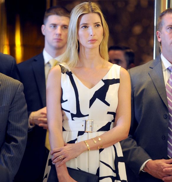 Ivanka Trump | &#x3A4;&#x3BF; &#x3C0;&#x3C1;&#x3CE;&#x3C4;&#x3BF; &#x3BC;&#x3AE;&#x3BD;&#x3C5;&#x3BC;&#x3B1; &#x3BC;&#x3B5;&#x3C4;&#x3AC; &#x3C4;&#x3B7;&#x3BD; &#x3BA;&#x3B1;&#x3C4;&#x3B1;&#x3B4;&#x3AF;&#x3BA;&#x3B7; &#x3C4;&#x3BF;&#x3C5; &#x3C0;&#x3B1;&#x3C4;&#x3AD;&#x3C1;&#x3B1; &#x3C4;&#x3B7;&#x3C2;, Donald