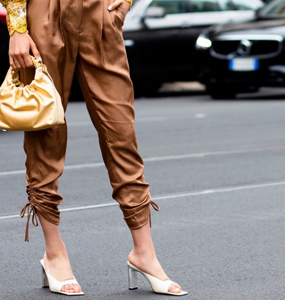 6 ζευγάρια mules για να συνδυάσεις με τα ανοιξιάτικα looks σου