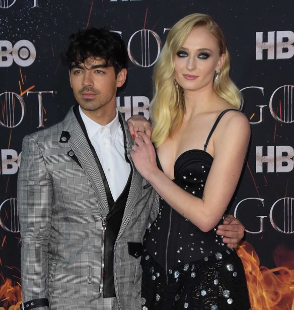 Sophie Turner | To &#x3BE;&#x3B5;&#x3BA;&#x3B1;&#x3C1;&#x3B4;&#x3B9;&#x3C3;&#x3C4;&#x3B9;&#x3BA;&#x3CC; &#x3BC;&#x3AE;&#x3BD;&#x3C5;&#x3BC;&#x3B1; &#x3C4;&#x3BF;&#x3C5; Joe Jonas &#x3B3;&#x3B9;&#x3B1; &#x3C4;&#x3B1; &#x3B3;&#x3B5;&#x3BD;&#x3AD;&#x3B8;&#x3BB;&#x3B9;&#x3AC; &#x3C4;&#x3B7;&#x3C2;