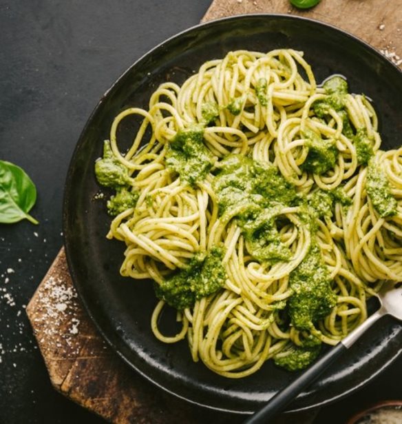 Να τρώω ζυμαρικά με σάλτσα πέστο; Είναι καλά για μια υγιεινή διατροφή;