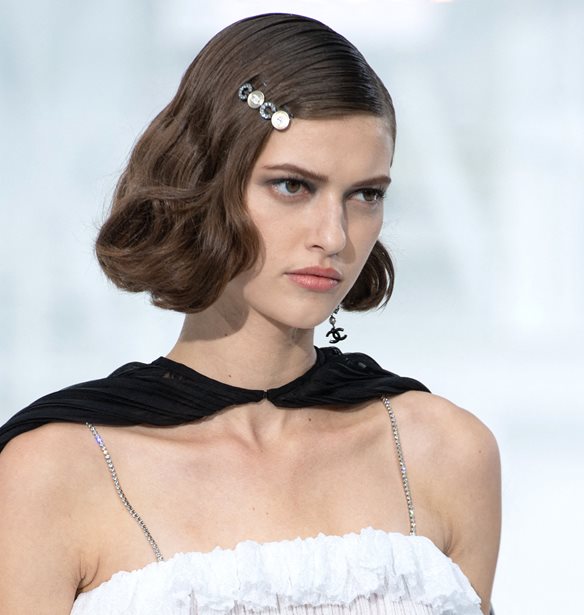 &#x3A3;&#x3B5; &#x3B4;&#x3B7;&#x3BC;&#x3BF;&#x3C0;&#x3C1;&#x3B1;&#x3C3;&#x3AF;&#x3B1; &#x3C3;&#x3C0;&#x3AC;&#x3BD;&#x3B9;&#x3B1; &#x3BA;&#x3BF;&#x3C3;&#x3BC;&#x3AE;&#x3BC;&#x3B1;&#x3C4;&#x3B1; &#x3C0;&#x3BF;&#x3C5; &#x3C3;&#x3C7;&#x3B5;&#x3B4;&#x3AF;&#x3B1;&#x3C3;&#x3B5; &#x3BF; Karl Lagerfeld