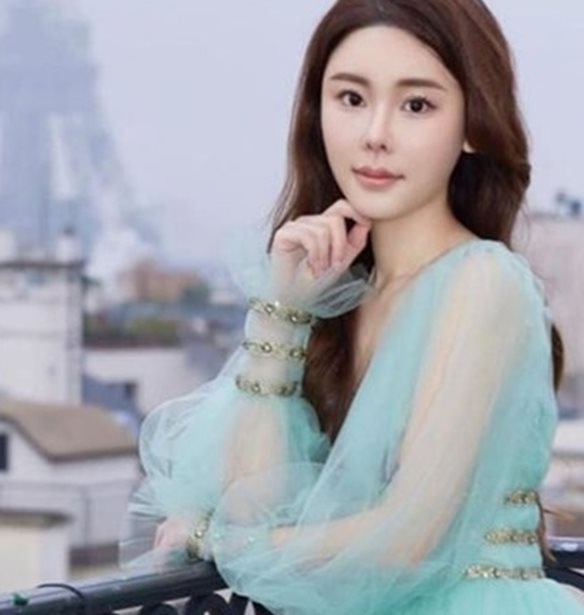 Abby Choi | &#x397; &#x3AC;&#x3B3;&#x3C1;&#x3B9;&#x3B1; &#x3B4;&#x3BF;&#x3BB;&#x3BF;&#x3C6;&#x3BF;&#x3BD;&#x3AF;&#x3B1; &#x3C4;&#x3BF;&#x3C5; &#x3C4;&#x3BF;&#x3C0; &#x3BC;&#x3CC;&#x3BD;&#x3C4;&#x3B5;&#x3BB; - &#x3C4;&#x3BF; &#x3BA;&#x3B5;&#x3C6;&#x3AC;&#x3BB;&#x3B9; &#x3C4;&#x3B7;&#x3C2; &#x3B5;&#x3BD;&#x3C4;&#x3BF;&#x3C0;&#x3AF;&#x3C3;&#x3C4;&#x3B7;&#x3BA;&#x3B5; &#x3BC;&#x3AD;&#x3C3;&#x3B1; &#x3C3;&#x3B5; &#x3C3;&#x3BF;&#x3C5;&#x3C0;&#x3B9;&#x3AD;&#x3C1;&#x3B1; &#x3BA;&#x3B1;&#x3B9; &#x3C6;&#x3B1;&#x3AF;&#x3BD;&#x3B5;&#x3C4;&#x3B1;&#x3B9; &#x3BD;&#x3B1; &#x3B5;&#x3AF;&#x3C7;&#x3B5; &#x3BC;&#x3B1;&#x3B3;&#x3B5;&#x3B9;&#x3C1;&#x3B5;&#x3C5;&#x3C4;&#x3B5;&#x3AF;.