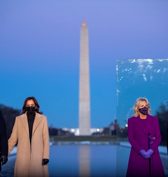 Joe Biden | H &#x3C4;&#x3B5;&#x3BB;&#x3B5;&#x3C4;&#x3AE; &#x3B3;&#x3B9;&#x3B1; &#x3C4;&#x3BF;&#x3C5;&#x3C2; &#x3BD;&#x3B5;&#x3BA;&#x3C1;&#x3BF;&#x3CD;&#x3C2; &#x3B1;&#x3C0;&#x3CC; Covid-19 &#x3BC;&#x3B9;&#x3B1; &#x3BC;&#x3AD;&#x3C1;&#x3B1; &#x3C0;&#x3C1;&#x3B9;&#x3BD; &#x3C4;&#x3B7;&#x3BD; &#x3BF;&#x3C1;&#x3BA;&#x3C9;&#x3BC;&#x3BF;&#x3C3;&#x3AF;&#x3B1; &#x3C4;&#x3BF;&#x3C5;