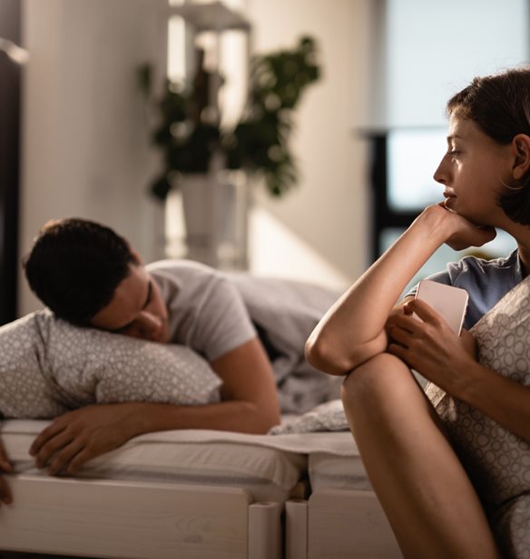 Sleep divorce | &#x39C;&#x3AE;&#x3C0;&#x3C9;&#x3C2; &#x3C7;&#x3C1;&#x3B5;&#x3B9;&#x3AC;&#x3B6;&#x3B5;&#x3C3;&#x3B1;&#x3B9; &#x3BA;&#x3B9; &#x3B5;&#x3C3;&#x3CD; &#x3AD;&#x3BD;&#x3B1; &#x3B4;&#x3B9;&#x3B1;&#x3B6;&#x3CD;&#x3B3;&#x3B9;&#x3BF; &#x3CD;&#x3C0;&#x3BD;&#x3BF;&#x3C5;;