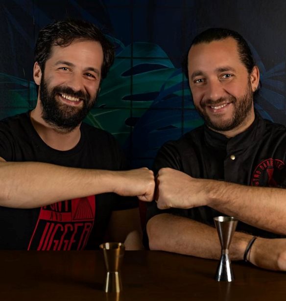 #Tidbits *: &#x394;&#x3CD;&#x3BF; bartenders &#x3B2;&#x3AC;&#x3B6;&#x3BF;&#x3C5;&#x3BD; &#x3C4;&#x3B1; sideshow spirits &#x3C3;&#x3C4;&#x3BF; &#x3B5;&#x3C0;&#x3AF;&#x3BA;&#x3B5;&#x3BD;&#x3C4;&#x3C1;&#x3BF;!