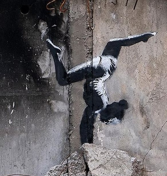 &#x39F;&#x3C5;&#x3BA;&#x3C1;&#x3B1;&#x3BD;&#x3AF;&#x3B1; | To &#x3B3;&#x3BA;&#x3C1;&#x3AC;&#x3C6;&#x3B9;&#x3C4;&#x3B9; &#x3C4;&#x3BF;&#x3C5; Banksy &#x3C3;&#x3B5; &#x3B2;&#x3BF;&#x3BC;&#x3B2;&#x3B1;&#x3C1;&#x3B4;&#x3B9;&#x3C3;&#x3BC;&#x3AD;&#x3BD;&#x3B7; &#x3C0;&#x3BF;&#x3BB;&#x3C5;&#x3BA;&#x3B1;&#x3C4;&#x3BF;&#x3B9;&#x3BA;&#x3AF;&#x3B1; &#x3C3;&#x3C4;&#x3B7; &#x39C;&#x3C0;&#x3BF;&#x3C1;&#x3BF;&#x3BD;&#x3C4;&#x3B9;&#x3AC;&#x3BD;&#x3BA;&#x3B1;