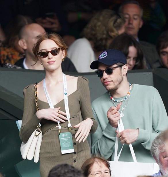 Phoebe Dynevor-Pete Davidson | &#x397; &#x3C0;&#x3C1;&#x3CE;&#x3C4;&#x3B7; &#x3C4;&#x3BF;&#x3C5;&#x3C2; &#x3BA;&#x3BF;&#x3B9;&#x3BD;&#x3AE; &#x3B4;&#x3B7;&#x3BC;&#x3CC;&#x3C3;&#x3B9;&#x3B1; &#x3B5;&#x3BC;&#x3C6;&#x3AC;&#x3BD;&#x3B9;&#x3C3;&#x3B7; &#x3C3;&#x3C4;&#x3BF; Wimbledon