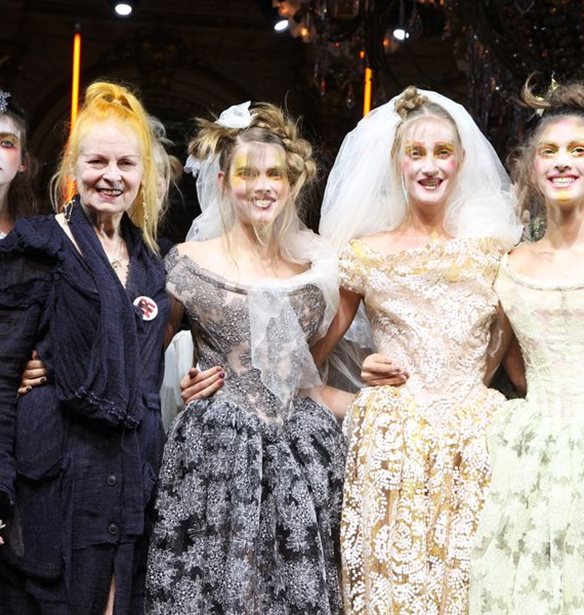 &#x397; &#x3B6;&#x3C9;&#x3AE; &#x3C4;&#x3B7;&#x3C2; Vivienne Westwood &#x3B3;&#x3AF;&#x3BD;&#x3B5;&#x3C4;&#x3B1;&#x3B9; &#x3BD;&#x3C4;&#x3BF;&#x3BA;&#x3B9;&#x3BC;&#x3B1;&#x3BD;&#x3C4;&#x3AD;&#x3C1;