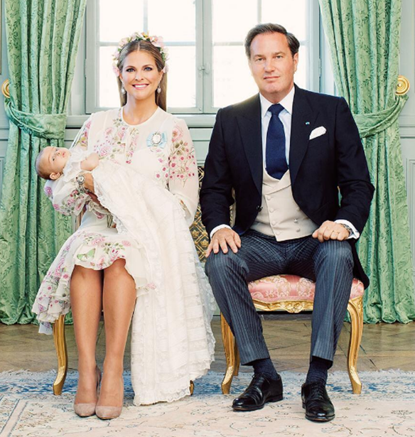 &#x39F;&#x3B9; &#x3B5;&#x3C0;&#x3AF;&#x3C3;&#x3B7;&#x3BC;&#x3B5;&#x3C2; &#x3C6;&#x3C9;&#x3C4;&#x3BF;&#x3B3;&#x3C1;&#x3B1;&#x3C6;&#x3AF;&#x3B5;&#x3C2; &#x3B1;&#x3C0;&#x3CC; &#x3C4;&#x3B7; &#x3B2;&#x3AC;&#x3C0;&#x3C4;&#x3B9;&#x3C3;&#x3B7; &#x3C4;&#x3B7;&#x3C2; &#x3C0;&#x3C1;&#x3B9;&#x3B3;&#x3BA;&#x3AF;&#x3C0;&#x3B9;&#x3C3;&#x3C3;&#x3B1;&#x3C2; Adrienne &#x3C4;&#x3B7;&#x3C2; &#x3A3;&#x3BF;&#x3C5;&#x3B7;&#x3B4;&#x3AF;&#x3B1;&#x3C2;