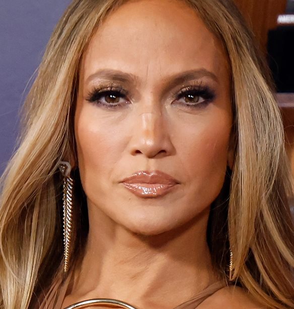 &#x397; Jennifer Lopez &#x3B1;&#x3B3;&#x3BA;&#x3B1;&#x3BB;&#x3B9;&#x3AC; &#x3BC;&#x3B5; &#x3C4;&#x3BF; non-binary &#x3C0;&#x3B1;&#x3B9;&#x3B4;&#x3AF; &#x3C4;&#x3B7;&#x3C2;, Emme | &#x397; &#x3C3;&#x3C5;&#x3B3;&#x3BA;&#x3AF;&#x3BD;&#x3B7;&#x3C3;&#x3B7; &#x3C4;&#x3B7;&#x3C2; &#x3C3;&#x3C4;&#x3B1;&#x3C1;