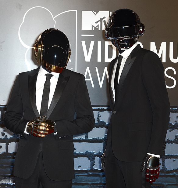 Daft Punk | &#x391;&#x3BD;&#x3B1;&#x3BA;&#x3BF;&#x3AF;&#x3BD;&#x3C9;&#x3C3;&#x3B1;&#x3BD; &#x3C4;&#x3B7; &#x3B4;&#x3B9;&#x3AC;&#x3BB;&#x3C5;&#x3C3;&#x3AE; &#x3C4;&#x3BF;&#x3C5;&#x3C2;