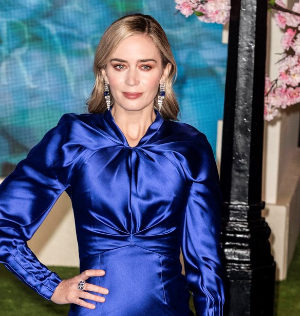 &#x397; Mary Poppins &#x3B5;&#x3C0;&#x3AD;&#x3C3;&#x3C4;&#x3C1;&#x3B5;&#x3C8;&#x3B5; &#x3C3;&#x3C4;&#x3BF; &#x39B;&#x3BF;&#x3BD;&#x3B4;&#x3AF;&#x3BD;&#x3BF;: &#x39F;&#x3B9; &#x3B5;&#x3BD;&#x3C4;&#x3C5;&#x3C0;&#x3C9;&#x3C3;&#x3B9;&#x3B1;&#x3BA;&#x3AD;&#x3C2; &#x3B5;&#x3BC;&#x3C6;&#x3B1;&#x3BD;&#x3AF;&#x3C3;&#x3B5;&#x3B9;&#x3C2; &#x3B1;&#x3C0;&#x3CC; &#x3C4;&#x3B7;&#x3BD; &#x3C0;&#x3C1;&#x3B5;&#x3BC;&#x3B9;&#x3AD;&#x3C1;&#x3B1; &#x3C4;&#x3B7;&#x3C2; &#x3C4;&#x3B1;&#x3B9;&#x3BD;&#x3AF;&#x3B1;&#x3C2;