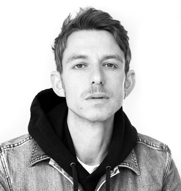 &#x39F; Nicolas Di Felice &#x3B5;&#x3AF;&#x3BD;&#x3B1;&#x3B9; &#x3BF; &#x3BD;&#x3AD;&#x3BF;&#x3C2; creative director &#x3C4;&#x3BF;&#x3C5; &#x3BF;&#x3AF;&#x3BA;&#x3BF;&#x3C5; Courre&#x300;ges