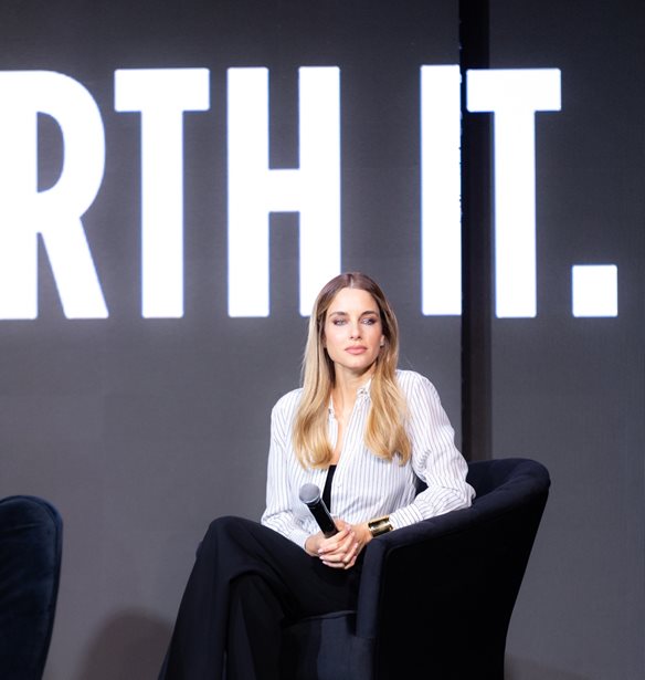 &quot;I&#x2019;m Worth It&quot; | &#x397; L&#x2019;Or&#xE9;al Paris &#x3B3;&#x3B9;&#x3CC;&#x3C1;&#x3C4;&#x3B1;&#x3C3;&#x3B5; &#x3C4;&#x3B7;&#x3BD; &#x397;&#x3BC;&#x3AD;&#x3C1;&#x3B1; &#x3C4;&#x3B7;&#x3C2; &#x393;&#x3C5;&#x3BD;&#x3B1;&#x3AF;&#x3BA;&#x3B1;&#x3C2; &#x3BC;&#x3B5; &#x3AD;&#x3BD;&#x3B1; &#x3B9;&#x3C3;&#x3C7;&#x3C5;&#x3C1;&#x3CC; &#x3BC;&#x3AE;&#x3BD;&#x3C5;&#x3BC;&#x3B1; &#x3B5;&#x3BD;&#x3B4;&#x3C5;&#x3BD;&#x3AC;&#x3BC;&#x3C9;&#x3C3;&#x3B7;&#x3C2;
