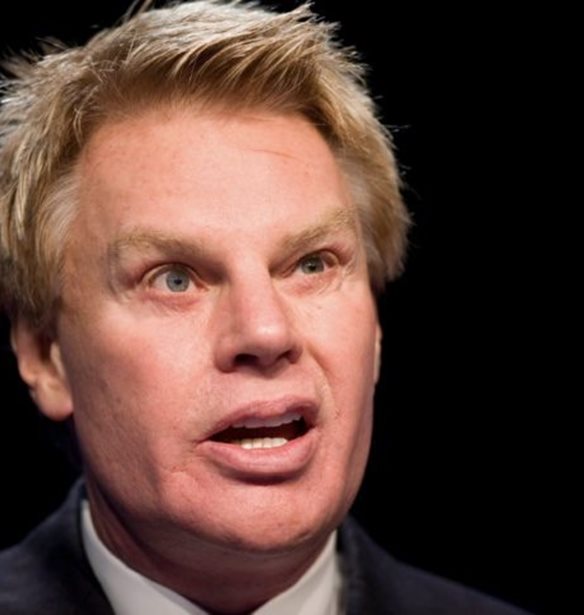 Abercrombie &amp; Fitch | &#x3A4;o FBI &#x3B5;&#x3C1;&#x3B5;&#x3C5;&#x3BD;&#x3AC; &#x3C4;&#x3BF;&#x3BD; &#x3C0;&#x3C1;&#x3CE;&#x3B7;&#x3BD; CEO &#x3B3;&#x3B9;&#x3B1; &#x3C3;&#x3C5;&#x3C3;&#x3C4;&#x3B7;&#x3BC;&#x3B1;&#x3C4;&#x3B9;&#x3BA;&#x3AE; &#x3C3;&#x3B5;&#x3BE;&#x3BF;&#x3C5;&#x3B1;&#x3BB;&#x3B9;&#x3BA;&#x3AE; &#x3BA;&#x3B1;&#x3BA;&#x3BF;&#x3C0;&#x3BF;&#x3AF;&#x3B7;&#x3C3;&#x3B7; &#x3B1;&#x3BD;&#x3B4;&#x3C1;&#x3CE;&#x3BD;