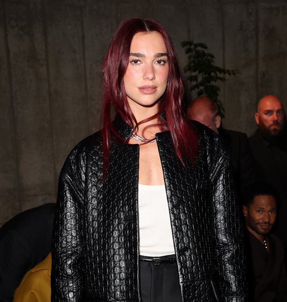 Dua Lipa | &#x3A4;&#x3BF; lip oil gloss &#x3C4;&#x3B7;&#x3C2; &#x3B5;&#x3AF;&#x3BD;&#x3B1;&#x3B9; &#x3C3;&#x3C4;&#x3B7;&#x3BD; &#x3C4;&#x3AD;&#x3BB;&#x3B5;&#x3B9;&#x3B1; &#x3B1;&#x3C0;&#x3CC;&#x3C7;&#x3C1;&#x3C9;&#x3C3;&#x3B7; &#x3B3;&#x3B9;&#x3B1; &#x3C4;&#x3BF; &#x3BA;&#x3B1;&#x3BB;&#x3BF;&#x3BA;&#x3B1;&#x3B9;&#x3C1;&#x3B9;&#x3BD;&#x3CC; &#x3C3;&#x3BF;&#x3C5; &#x3BC;&#x3B1;&#x3BA;&#x3B9;&#x3B3;&#x3B9;&#x3AC;&#x3B6;