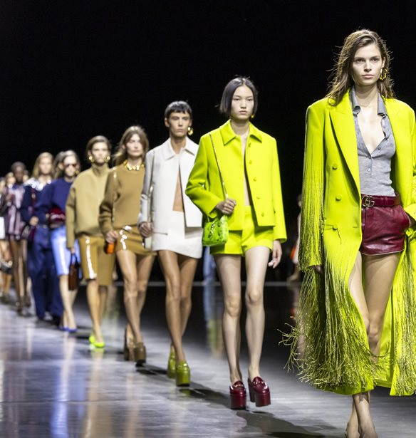 &#x3A4;&#x3BF; &#x3BD;&#x3C4;&#x3B5;&#x3BC;&#x3C0;&#x3BF;&#x3CD;&#x3C4;&#x3BF; &#x3C4;&#x3BF;&#x3C5; Sabato De Sarno &#x3C3;&#x3C4;&#x3BF;&#x3BD; Gucci