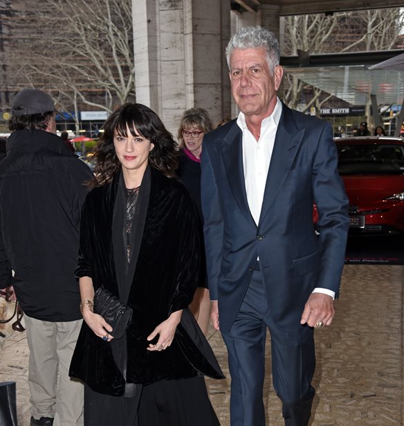 Asia Argento | &#x3A4;&#x3BF; &#x3C3;&#x3C5;&#x3B3;&#x3BA;&#x3B9;&#x3BD;&#x3B7;&#x3C4;&#x3B9;&#x3BA;&#x3CC; &#x3BC;&#x3AE;&#x3BD;&#x3C5;&#x3BC;&#x3B1; &#x3B3;&#x3B9;&#x3B1; &#x3C4;&#x3BF;&#x3BD; Anthony Bourdain &#x3C4;&#x3B7;&#x3BD; &#x3B7;&#x3BC;&#x3AD;&#x3C1;&#x3B1; &#x3C4;&#x3C9;&#x3BD; &#x3B3;&#x3B5;&#x3BD;&#x3B5;&#x3B8;&#x3BB;&#x3AF;&#x3C9;&#x3BD; &#x3C4;&#x3BF;&#x3C5;