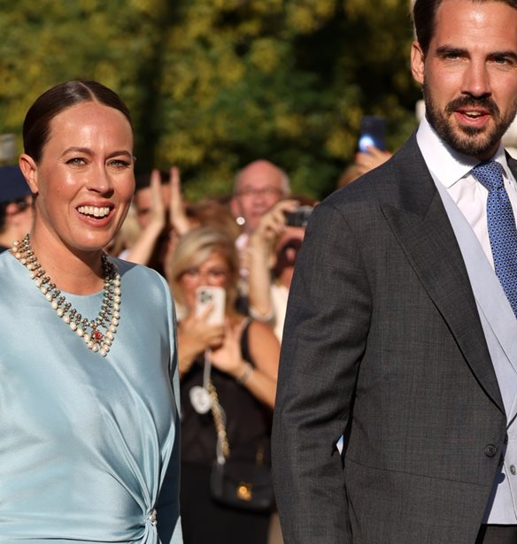 Nina Flohr - Φίλιππος Ντε Γκρες | Ποζάρουν με cozy στιλ για τη χριστουγεννιάτικη κάρτα τους και στέλνουν ευχές