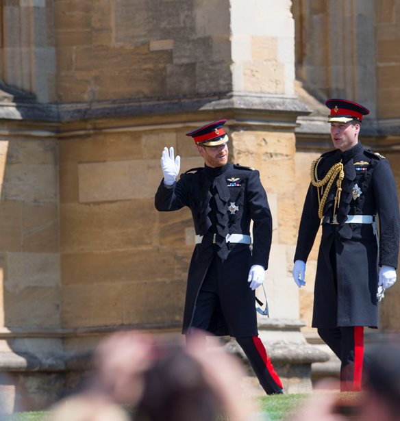 O Harry &#x3BA;&#x3B1;&#x3B9; &#x3BF; William &#x3B1;&#x3BD;&#x3B1;&#x3B3;&#x3BA;&#x3AC;&#x3C3;&#x3C4;&#x3B7;&#x3BA;&#x3B1;&#x3BD; &#x3BD;&#x3B1; &#x3B4;&#x3CE;&#x3C3;&#x3BF;&#x3C5;&#x3BD; &#x3B5;&#x3BE;&#x3B7;&#x3B3;&#x3AE;&#x3C3;&#x3B5;&#x3B9;&#x3C2; &#x3B3;&#x3B9;&#x3B1; &#x3C4;&#x3B1; &#x3C7;&#x3C1;&#x3AE;&#x3BC;&#x3B1;&#x3C4;&#x3B1; &#x3C0;&#x3BF;&#x3C5; &#x3B4;&#x3B9;&#x3B1;&#x3C7;&#x3B5;&#x3B9;&#x3C1;&#x3AF;&#x3B6;&#x3BF;&#x3BD;&#x3C4;&#x3B1;&#x3B9;