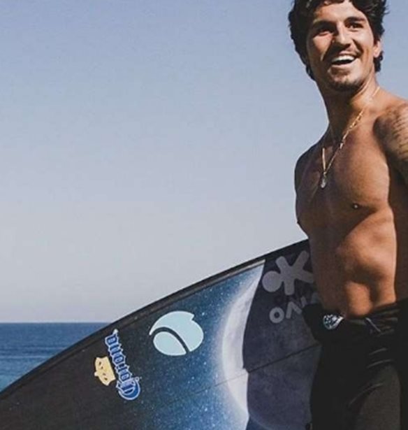 Gabriel Medina | &#x39F; &#x3C0;&#x3C1;&#x3C9;&#x3C4;&#x3B1;&#x3B8;&#x3BB;&#x3B7;&#x3C4;&#x3AE;&#x3C2; &#x3C4;&#x3BF;&#x3C5; surf &#x3C0;&#x3BF;&#x3C5; &#x3C0;&#x3C1;&#x3C9;&#x3C4;&#x3B1;&#x3B3;&#x3C9;&#x3BD;&#x3B9;&#x3C3;&#x3C4;&#x3B5;&#x3AF; &#x3C3;&#x3C4;&#x3B7; viral &#x3C6;&#x3C9;&#x3C4;&#x3BF;&#x3B3;&#x3C1;&#x3B1;&#x3C6;&#x3AF;&#x3B1; &#x3B1;&#x3C0;&#x3CC; &#x3C4;&#x3BF;&#x3C5; &#x39F;&#x3BB;&#x3C5;&#x3BC;&#x3C0;&#x3B9;&#x3B1;&#x3BA;&#x3BF;&#x3CD;&#x3C2; &#x391;&#x3B3;&#x3CE;&#x3BD;&#x3B5;&#x3C2;