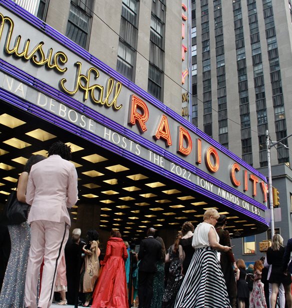 Tony Awards 2022 | &#x39F;&#x3B9; &#x3BC;&#x3B5;&#x3B3;&#x3AC;&#x3BB;&#x3BF;&#x3B9; &#x3BD;&#x3B9;&#x3BA;&#x3B7;&#x3C4;&#x3AD;&#x3C2; &#x3C4;&#x3BF;&#x3C5; Broadway