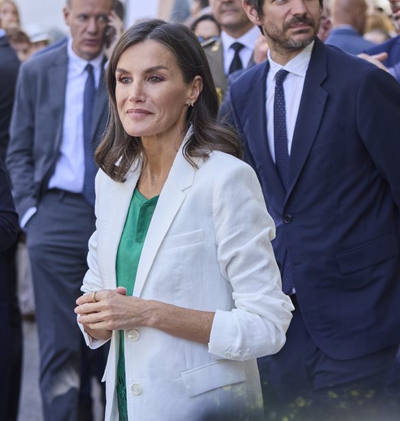 &#x397; &#x392;&#x3B1;&#x3C3;&#x3AF;&#x3BB;&#x3B9;&#x3C3;&#x3C3;&#x3B1; Letizia &#x3BC;&#x3B5; &#x3BB;&#x3B5;&#x3C5;&#x3BA;&#x3CC; &#x3BA;&#x3BF;&#x3C3;&#x3C4;&#x3BF;&#x3CD;&#x3BC;&#x3B9; &#x3B1;&#x3C0;&#x3CC; &#x3C4;&#x3B7; Mango