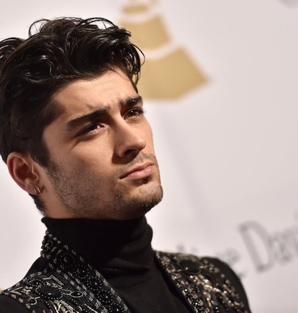 O Zayn Malik &#x3C3;&#x3C7;&#x3B5;&#x3B4;&#x3B9;&#x3AC;&#x3B6;&#x3B5;&#x3B9; &#x3C4;&#x3B7; &#x3B4;&#x3B5;&#x3CD;&#x3C4;&#x3B5;&#x3C1;&#x3B7; &#x3C3;&#x3C5;&#x3BB;&#x3BB;&#x3BF;&#x3B3;&#x3AE; &#x3C4;&#x3BF;&#x3C5; &#x3B3;&#x3B9;&#x3B1; &#x3C4;&#x3BF;&#x3BD; &#x3BF;&#x3AF;&#x3BA;&#x3BF; Versace